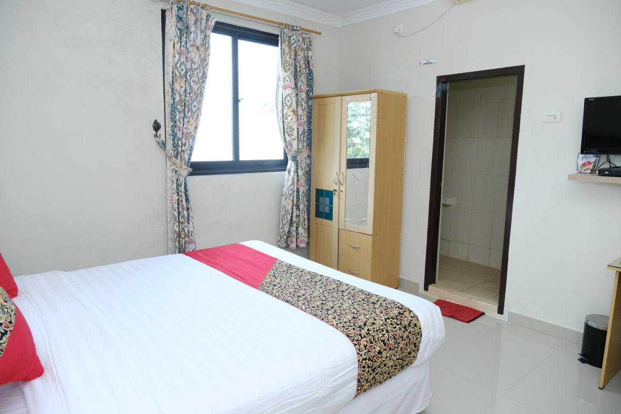 Joyful Hotel Tanjung Pandan Exterior foto