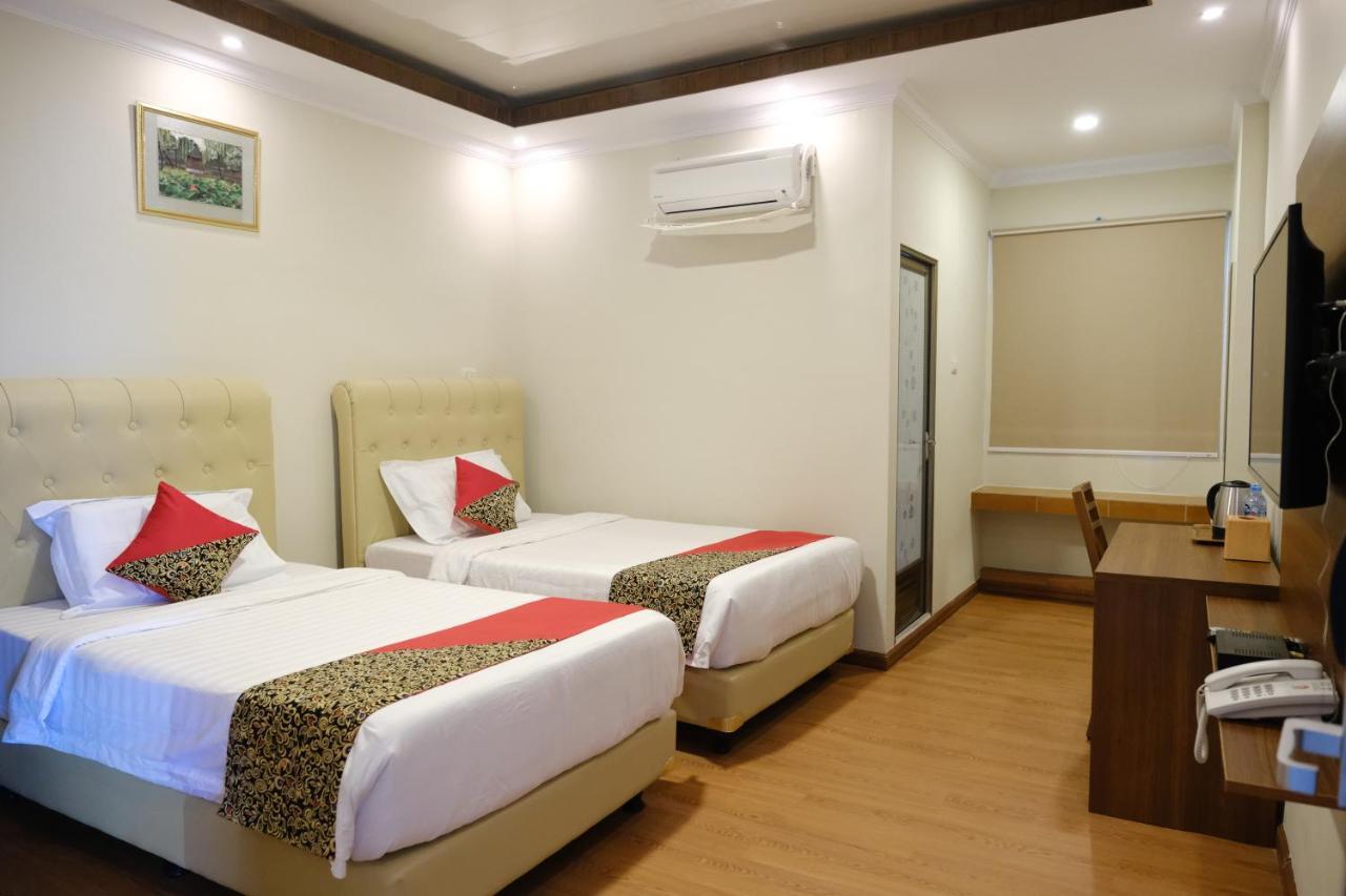 Joyful Hotel Tanjung Pandan Exterior foto