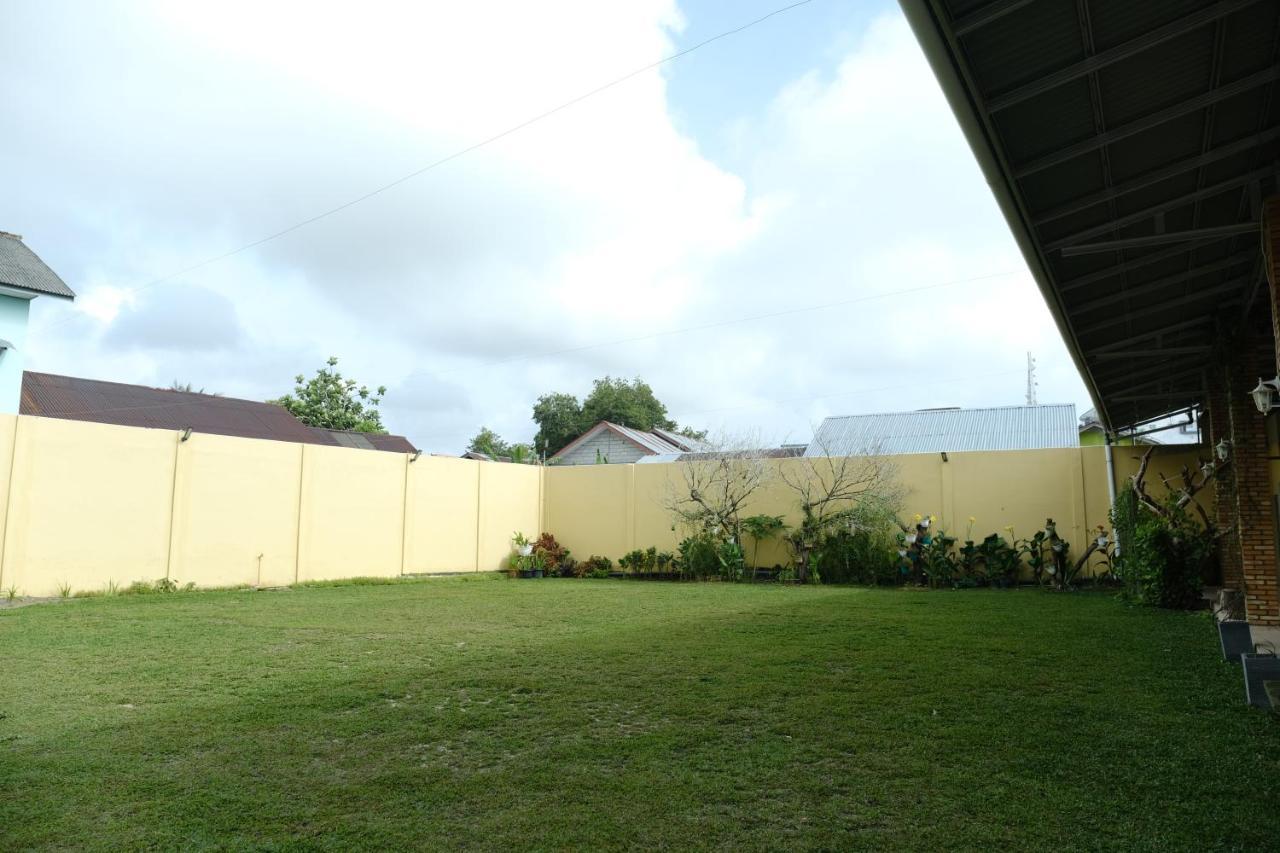 Joyful Hotel Tanjung Pandan Exterior foto