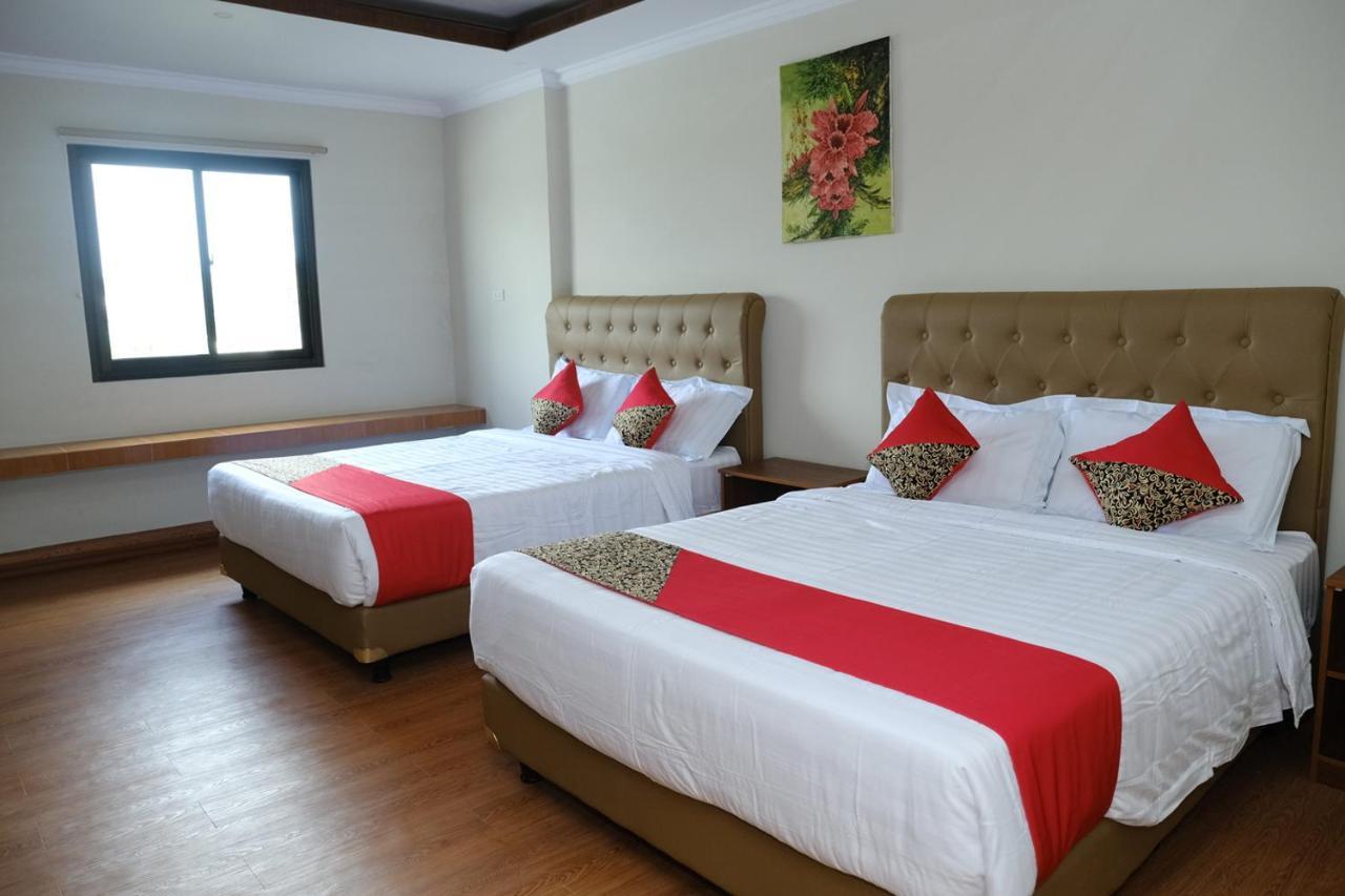 Joyful Hotel Tanjung Pandan Exterior foto