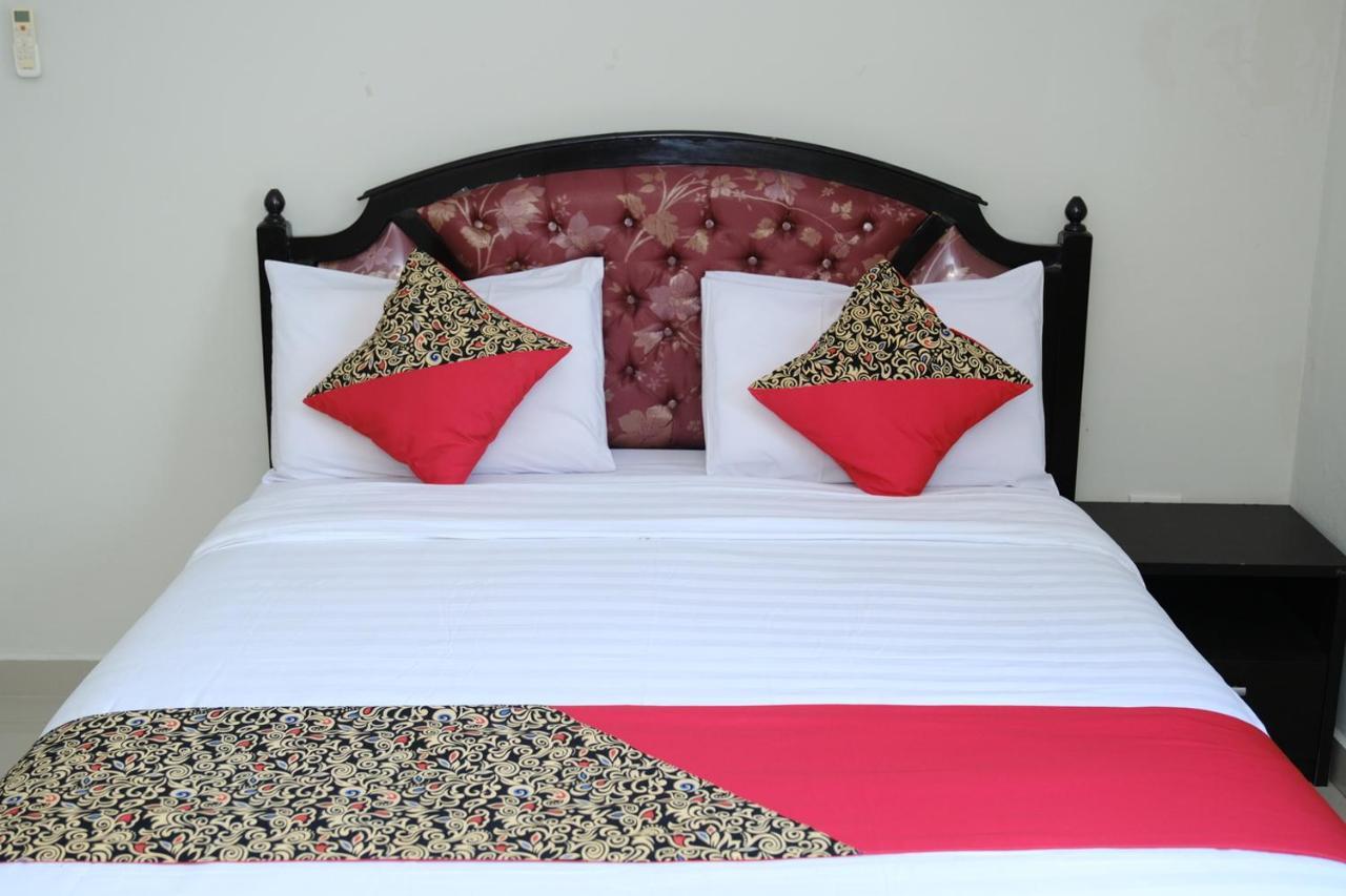 Joyful Hotel Tanjung Pandan Exterior foto