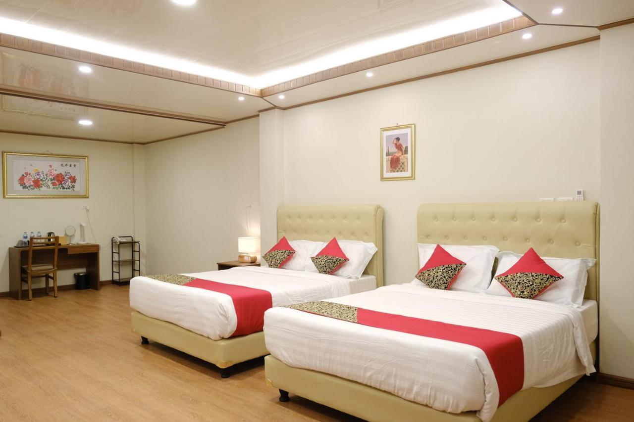 Joyful Hotel Tanjung Pandan Exterior foto
